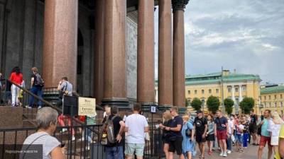 Отдыхающие оставляют в Петербурге по 36 тысяч рублей за неделю