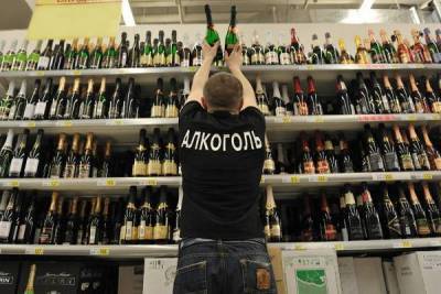 В российских супермаркетах стали появляться бутылки с крупными надписями «не вино»