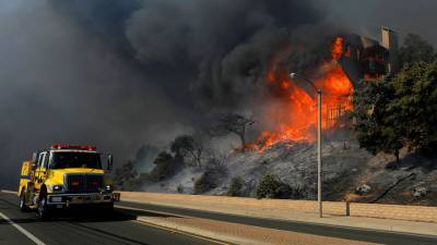 Площадь пожаров в Калифорнии обновила исторический рекорд