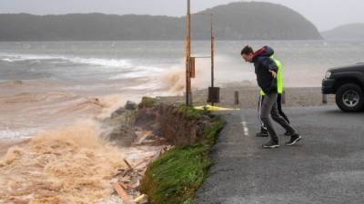 Выбиты стекла и размыт грунт: Супертайфун обрушился на Приморье