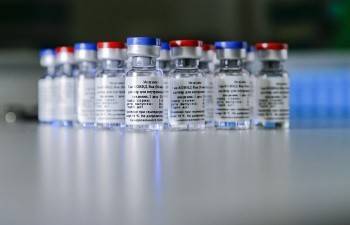 Российская вакцина от "ковида" начала поступать в регионы
