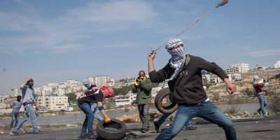 Столкновение между израильтянами и палестинцами в районе Рамаллы