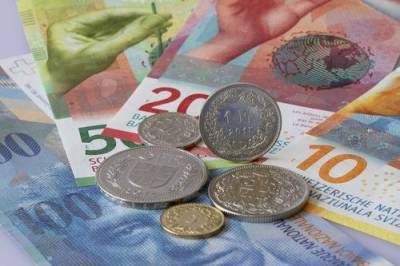 Аналитик Дмитрий Бабин посоветовал россиянам хранить сбережения в швейцарском франке