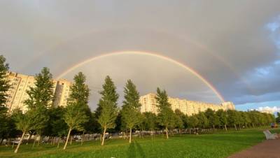 Жители Петербурга заметили в небе двойную радугу