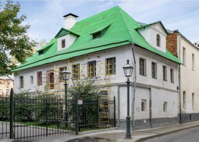 Здание Александровского подворья XVIII века в центре столицы отреставрируют