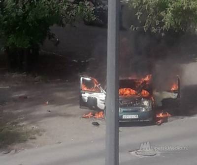 "Два взрыва и пожар": в районе Сокола загорелся автомобиль (видео)