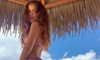 Вьет веревки: 43-летняя Шакира провожает лето в игривом купальнике