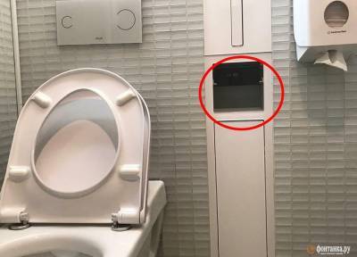 Охранник смутился и утопил ее в канале: в туалете Мариинского театра нашли скрытую камеру