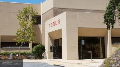 Аналитик заявил о переоценке акций Tesla в 159 раз относительно ее выручки