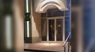 Неизвестные разбили двери в здании правительства Ярославской области