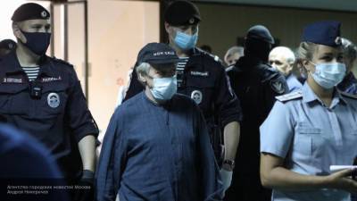 Ефремов в сопровождении полиции выехал к Пресненскому суду