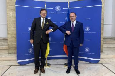 Кулеба прибыл на встречу с министром иностранных дел Румынии