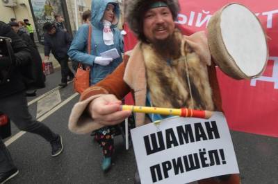 Театр на выезде: поддержать Ефремова приехал настоящий шаман