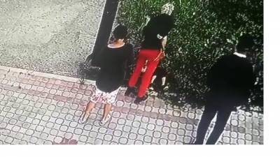 Полиция проверит видео, на котором жительница Сахалина тащит ребенка