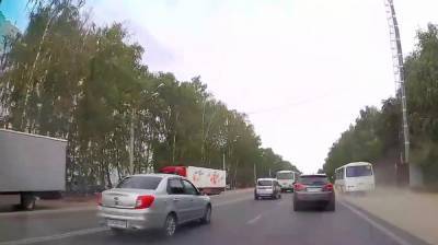 В Воронеже наказали объезжавшего пробку по обочине водителя маршрутки
