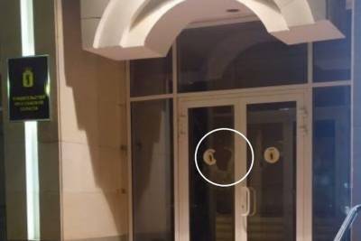 В Ярославле пробили дыру в здании правительства региона
