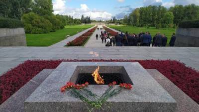 На Пискаревском кладбище открыли мемориальные плиты жителям Ростова и Сталинграда