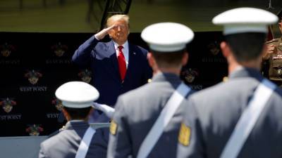 Трамп предположил, что он нравится солдатам, но не руководству Пентагона