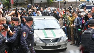 Полиция задержала «магов» во время оглашения приговора Ефремову