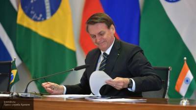 Президент Бразилии снова одобрил режим военной диктатуры