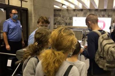 В Киеве наладили работу метро и извинились перед пассажирами