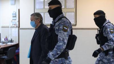 Суд взыскал с Ефремова 800 тысяч рублей по иску сына погибшего Захарова