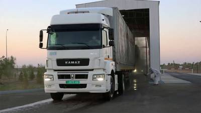 Туркменистан на три дня открыл для проезда грузовиков пограничный пункт Сарахс