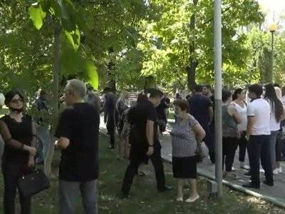 Сторонники Роберта Кочаряна собрались перед зданием суда