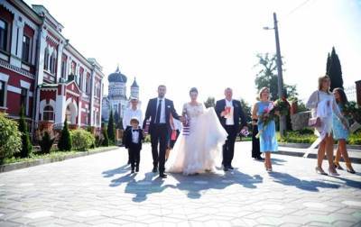 Анастасия Приходько показала фото с венчания