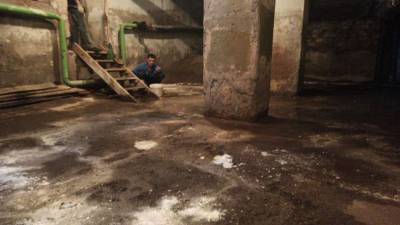 В Уфе очистили затопленный фекалиями дом
