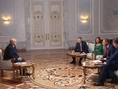 Лукашенко заявил российским СМИ, что "возможно, немного пересидел" на посту президента