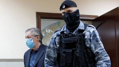 Адвокат потерпевших считает, что получить Ефремову условный срок помешал его защитник