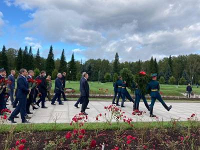 В Петербурге чиновники и ветераны почтили память погибших в блокаду Ленинграда