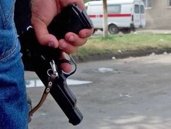 Пьяный житель Устья выстрелил в соседку из пистолета