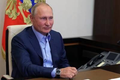 Путин назвал вовлечение женщин в работу залогом успеха России