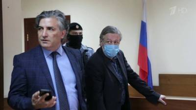 Пресненский суд Москвы приговорил Михаила Ефремова к восьми годам колонии за ДТП со смертельным исходом