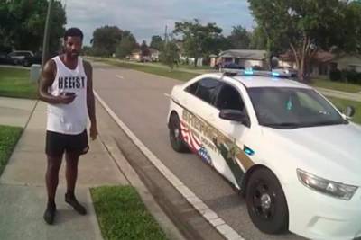 Полиция задержала чернокожего бегуна и предложила ему работу