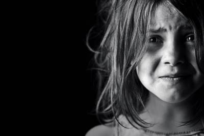 В Жовтых Водах копы не смогли остановить домашнее насилие: мать постоянно издевается над 7-летней дочкой