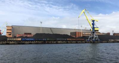 Угля из РФ почти нет: грузооборот Вентспилсского порта сократился в 1,7 раза