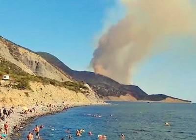 Начальство заповедника "Утриш", строющее «Глэнпинг», обвинило в пожарах "маргинальных" туристов