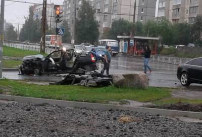 Страшное ДТП в Петрозаводске: водителя пришлось вырезать из машины (ВИДЕО)