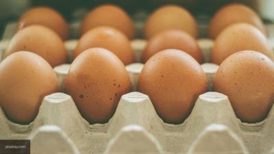 Эксперты назвали способ легко почистить вареные яйца от скорлупы
