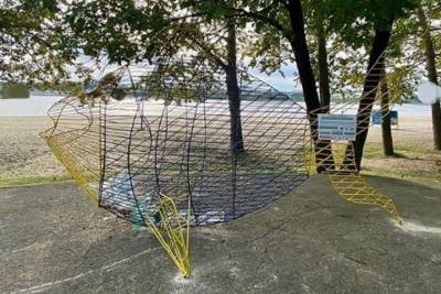 На Ярославском пляже установили экологичный арт-объект