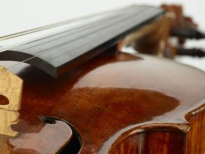 Мужчина случайно нашел в квартире скрипку Страдивари, которой уже более 300 лет