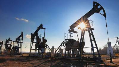 Стоимость нефти Brent опустилась ниже 40 долларов впервые с конца июня