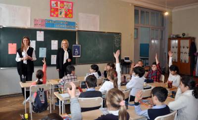 В школах Грузии учителей обяжут вести электронный журнал