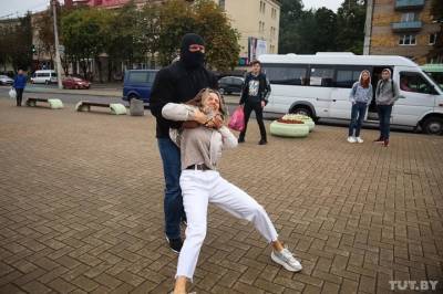 В центре Минска вновь начались задержания активистов