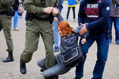 В Минске ОМОН начал жестко задерживать протестующих