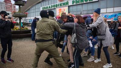 В центре Минска начались жесткие задержания протестующих