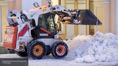 Петербург закупит дополнительную спецтехнику для уборки снега